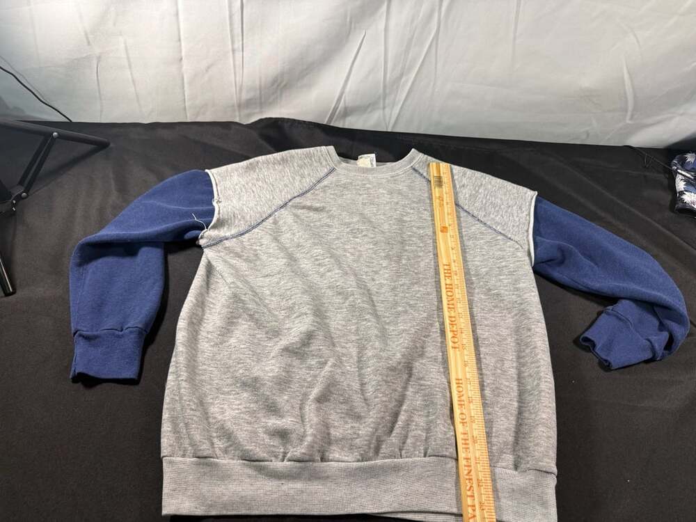 No SZ tag Bassett Walker Gray and Blue Raglan Crewneck Sweatshirt Medium